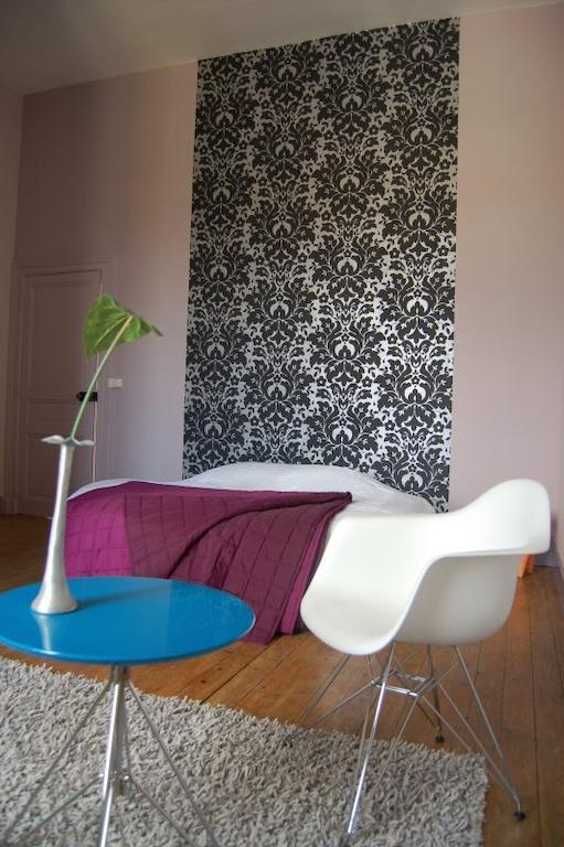 La Vieille Ecole Bed and Breakfast Bourgougnague Rum bild