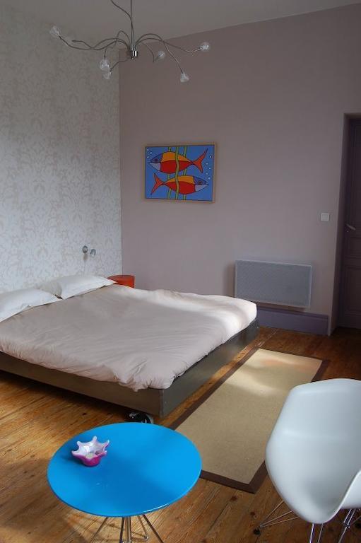La Vieille Ecole Bed and Breakfast Bourgougnague Rum bild