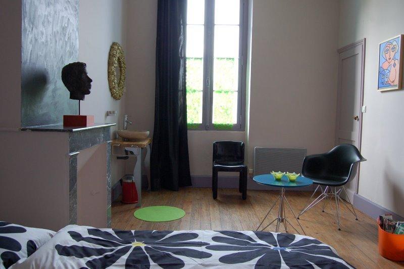 La Vieille Ecole Bed and Breakfast Bourgougnague Rum bild